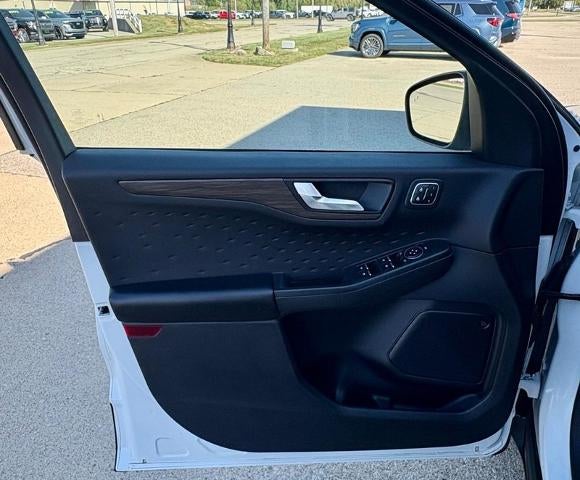 2020 Ford Escape Titanium Hybrid