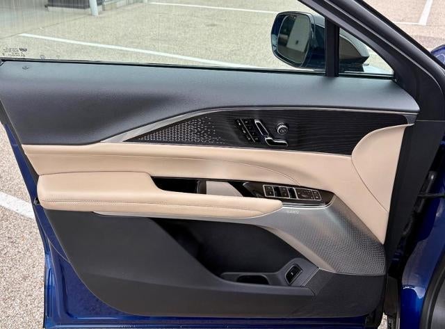 2024 Cadillac LYRIQ Luxury 3