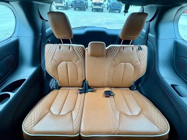 2025 Chrysler Pacifica Hybrid Pinnacle