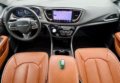 2025 Chrysler Pacifica Hybrid Pinnacle