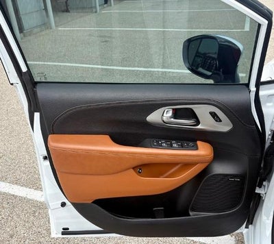 2025 Chrysler Pacifica Hybrid Pinnacle
