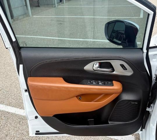 2025 Chrysler Pacifica Hybrid Pinnacle