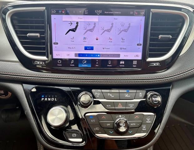 2025 Chrysler Pacifica Hybrid Pinnacle