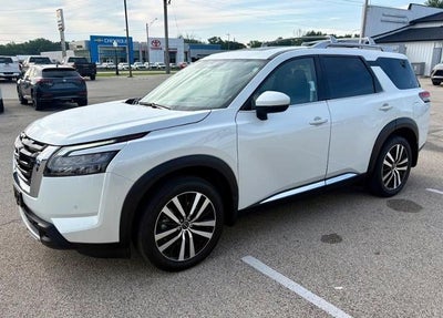 2025 Nissan Pathfinder Platinum